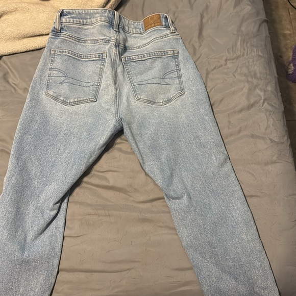 Light wash American Eagle straight leg jeans in size 2 - Picture 2 of 4
